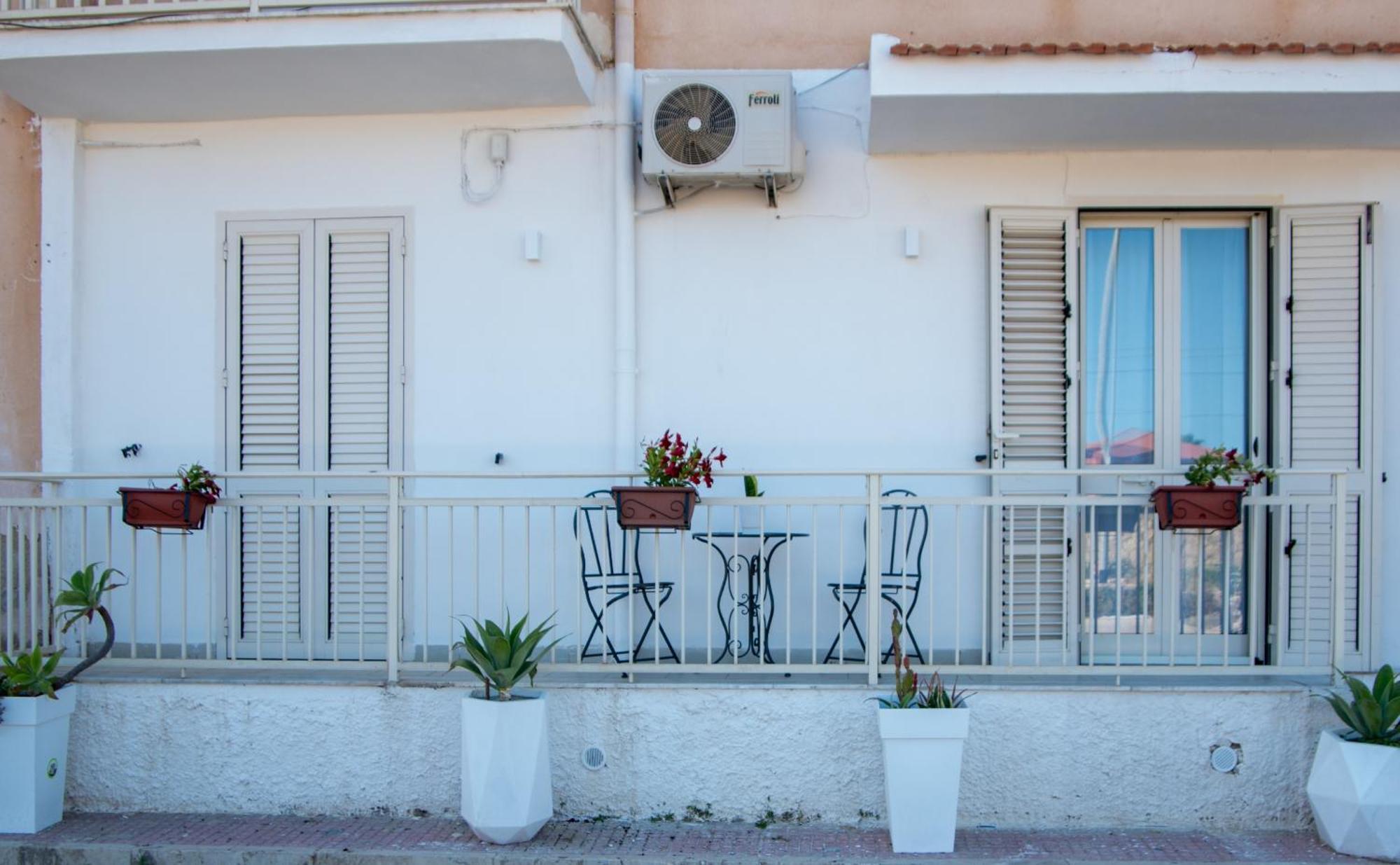Casa Vacanze La Casetta Di Zinu' Porto Empedocle Exterior photo
